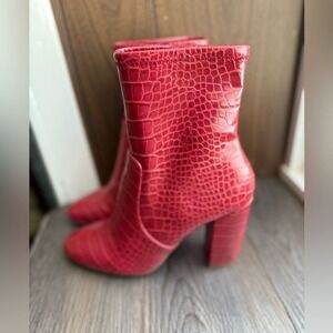 Red Croc Embossed Ankle‎ Boots Block Heel Fashion Booties Aldo Size 9